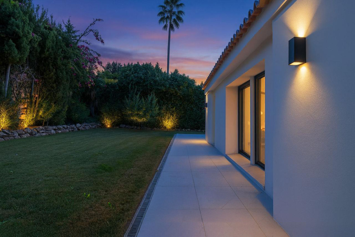 Se vende Villa - Chalet de 4 dormitorios en Costa Del Sol, Málaga, España