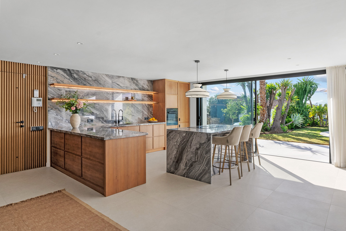 Se vende Villa - Chalet de 4 dormitorios en Costa Del Sol, Málaga, España