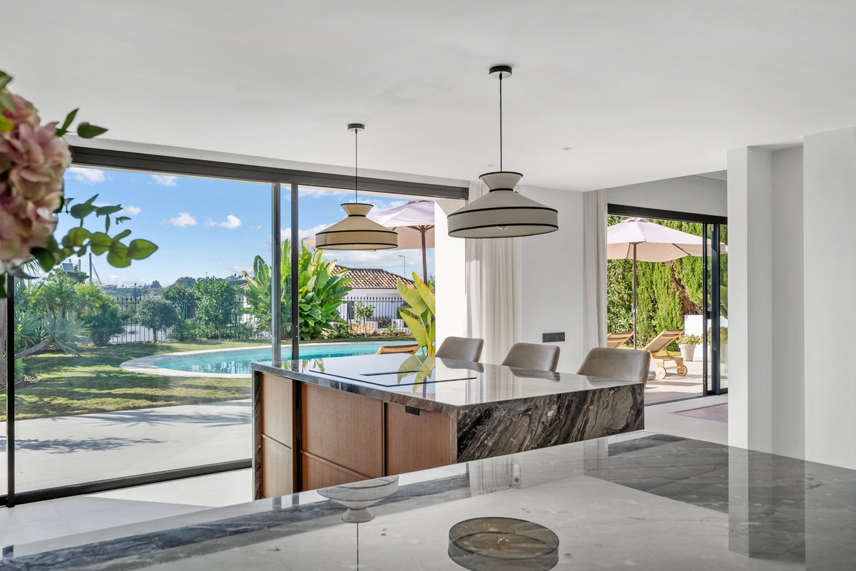 Se vende Villa - Chalet de 4 dormitorios en Costa Del Sol, Málaga, España