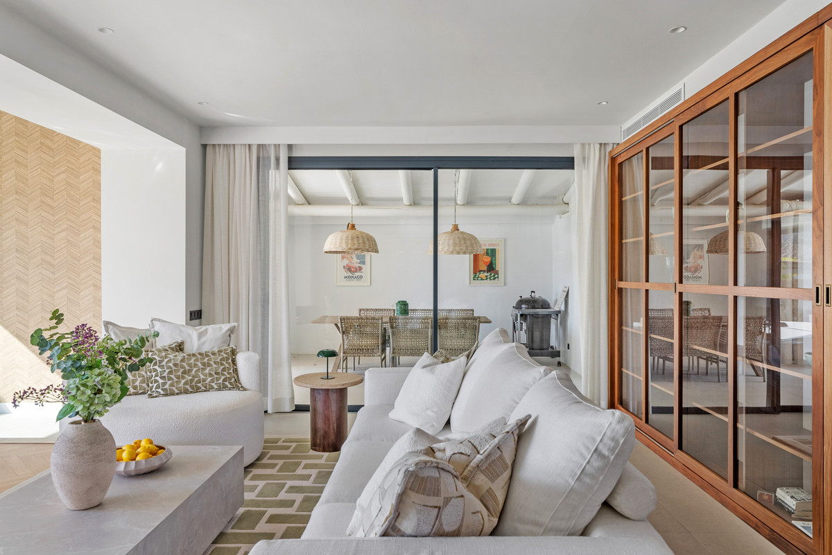 Se vende Villa - Chalet de 4 dormitorios en Costa Del Sol, Málaga, España