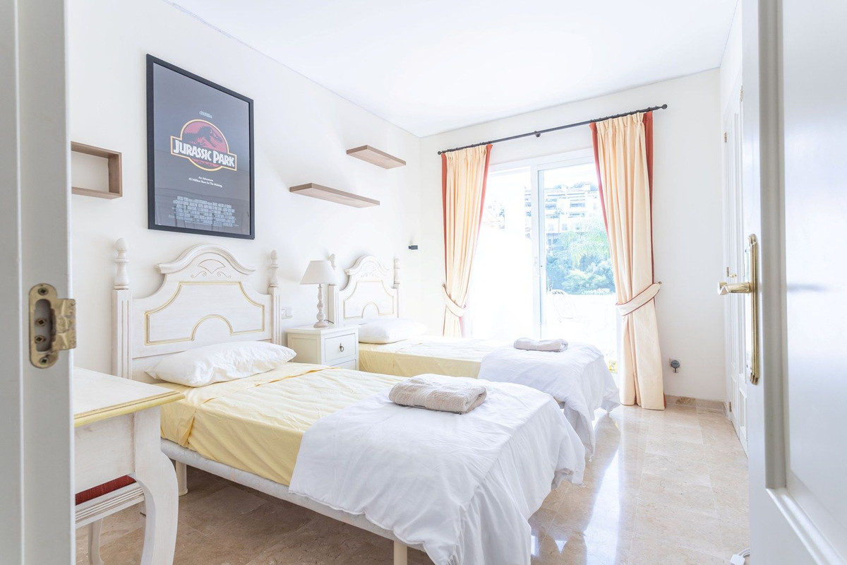 3 Bed Apartment for sale in Benahavís Costa Del Sol, Málaga, Spain