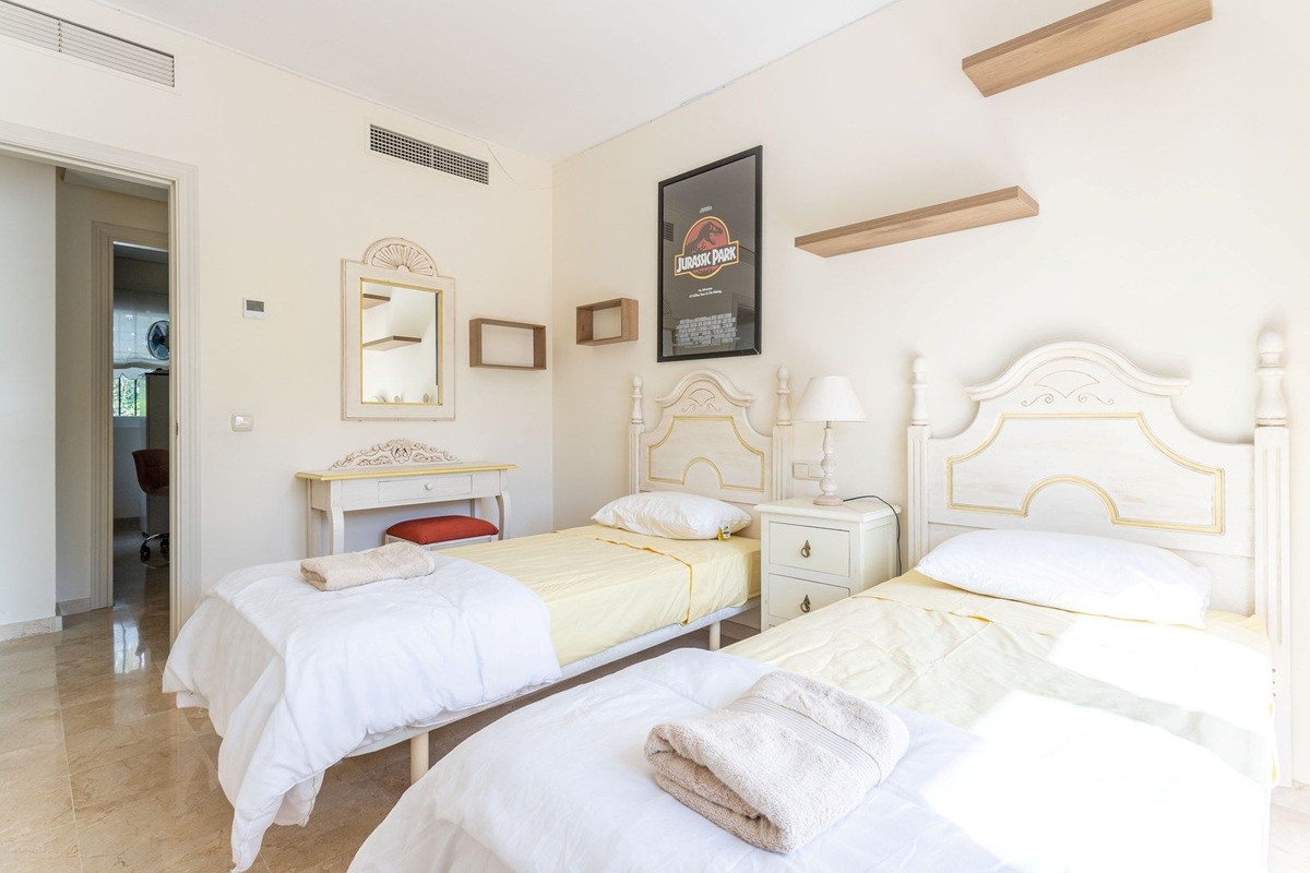 3 Bed Apartment for sale in Benahavís Costa Del Sol, Málaga, Spain