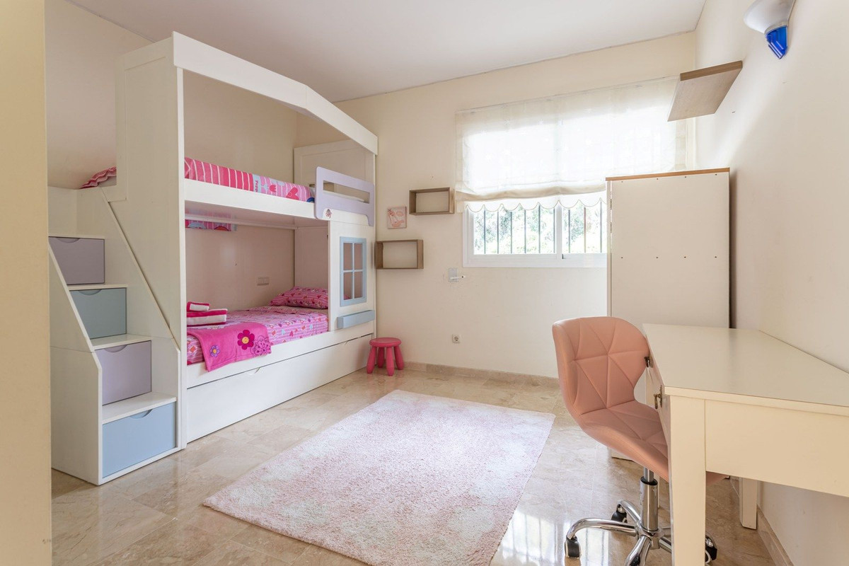 3 Bed Apartment for sale in Benahavís Costa Del Sol, Málaga, Spain