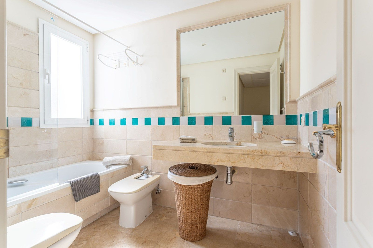 3 Bed Apartment for sale in Benahavís Costa Del Sol, Málaga, Spain