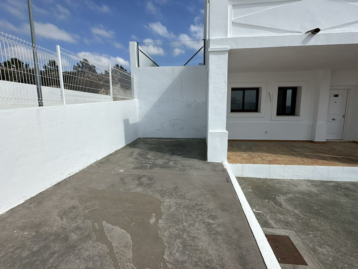 2 Bed Townhouse for sale in Doña Julia Costa Del Sol, Málaga, Spain