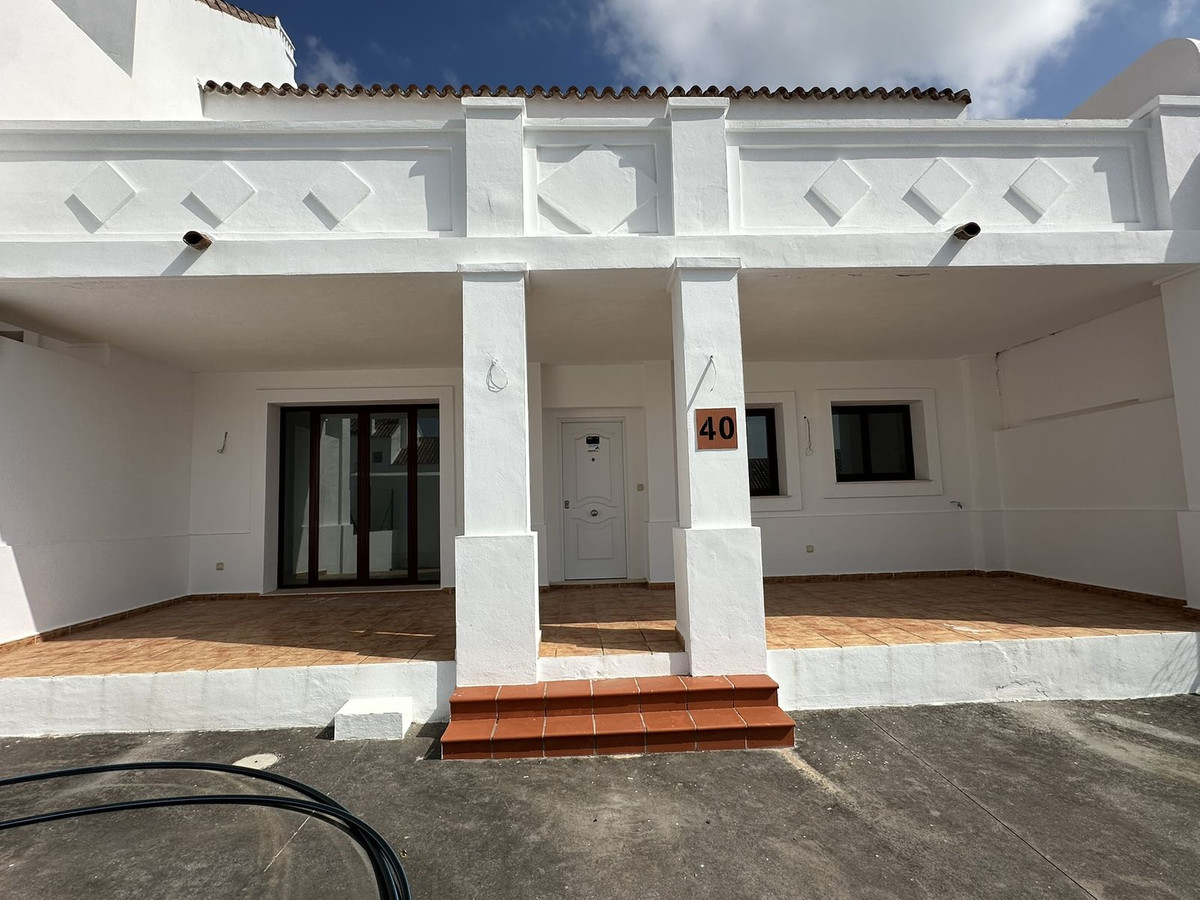 2 Bed Townhouse for sale in Doña Julia Costa Del Sol, Málaga, Spain