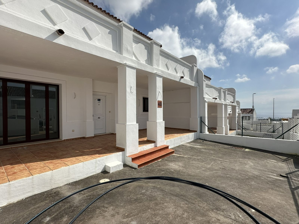 2 Bed Townhouse for sale in Doña Julia Costa Del Sol, Málaga, Spain