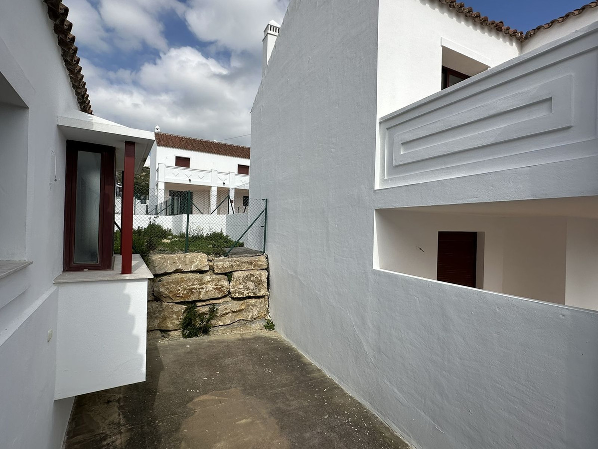 2 Bed Townhouse for sale in Doña Julia Costa Del Sol, Málaga, Spain