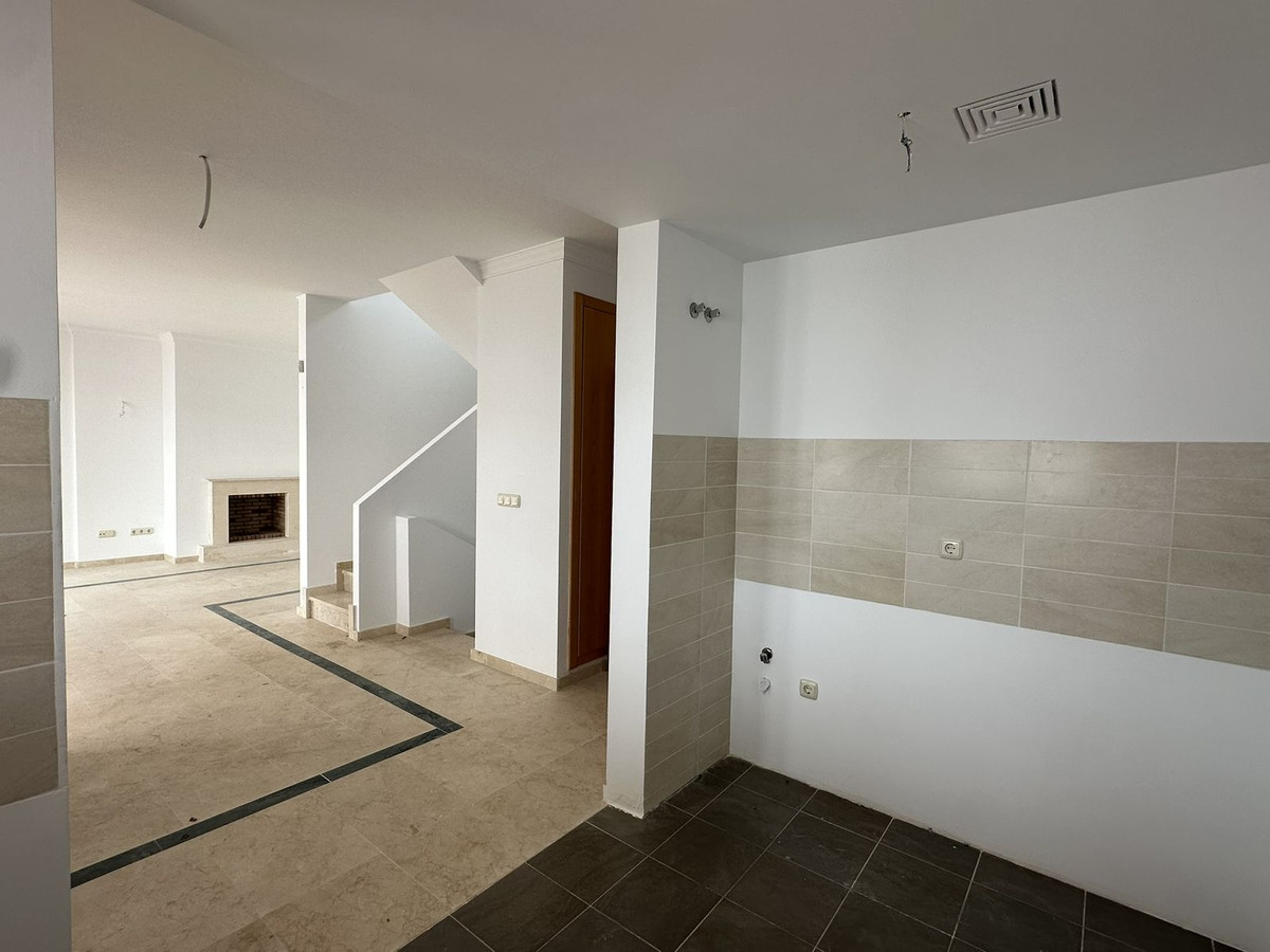 2 Bed Townhouse for sale in Doña Julia Costa Del Sol, Málaga, Spain