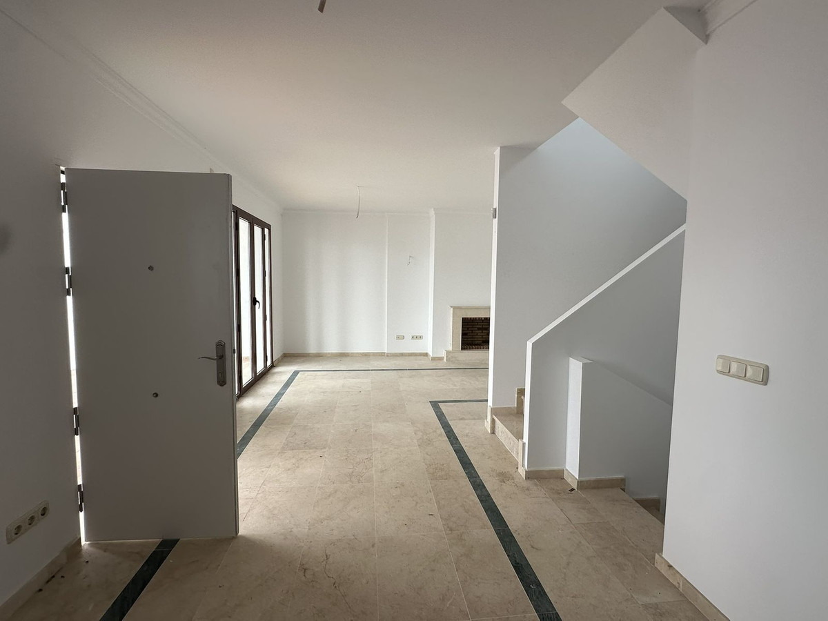 2 Bed Townhouse for sale in Doña Julia Costa Del Sol, Málaga, Spain