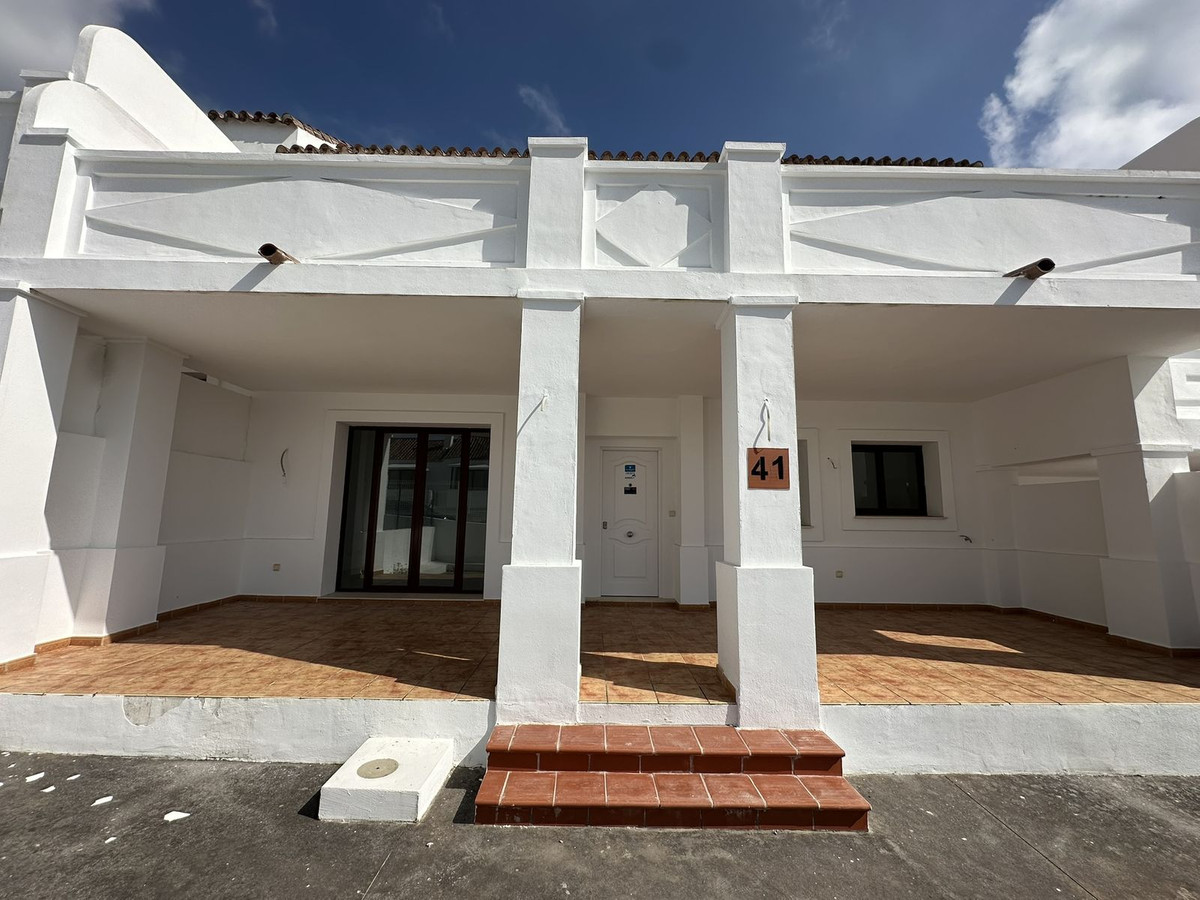 2 Bed Townhouse for sale in Doña Julia Costa Del Sol, Málaga, Spain