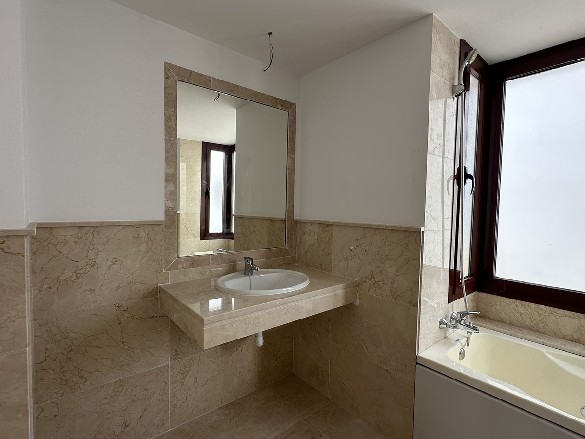 2 Bed Townhouse for sale in Doña Julia Costa Del Sol, Málaga, Spain