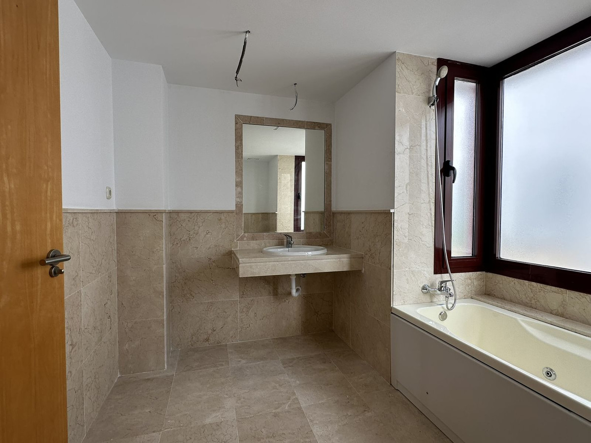 2 Bed Townhouse for sale in Doña Julia Costa Del Sol, Málaga, Spain