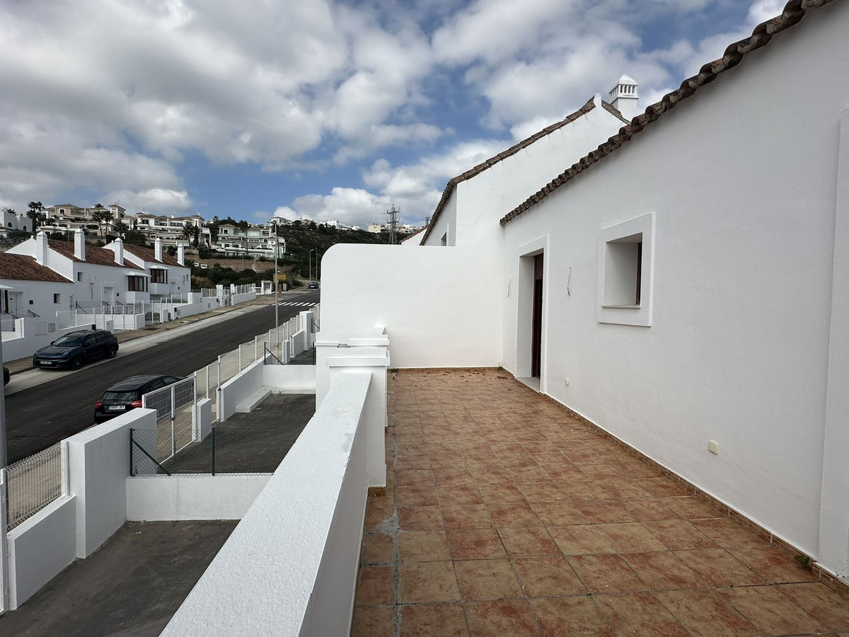 2 Bed Townhouse for sale in Doña Julia Costa Del Sol, Málaga, Spain