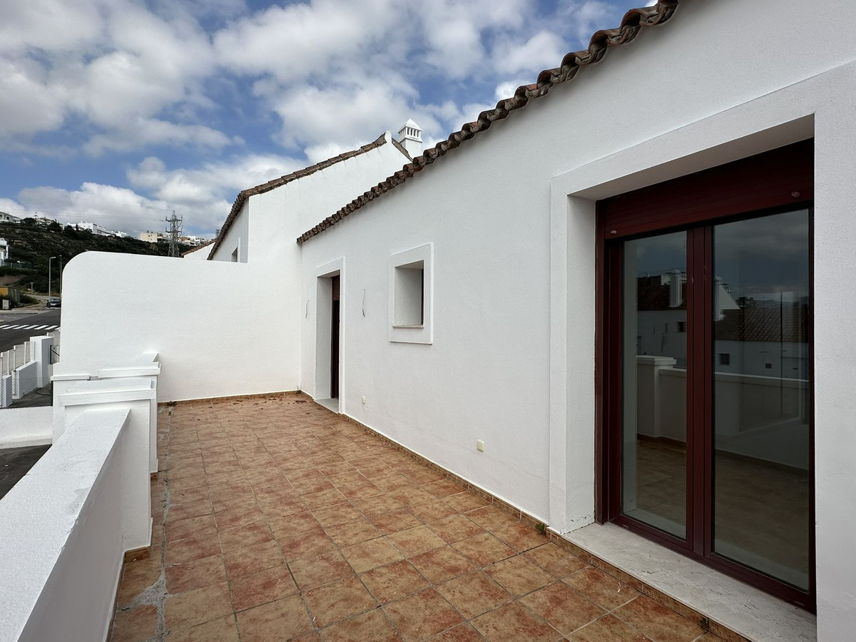 2 Bed Townhouse for sale in Doña Julia Costa Del Sol, Málaga, Spain