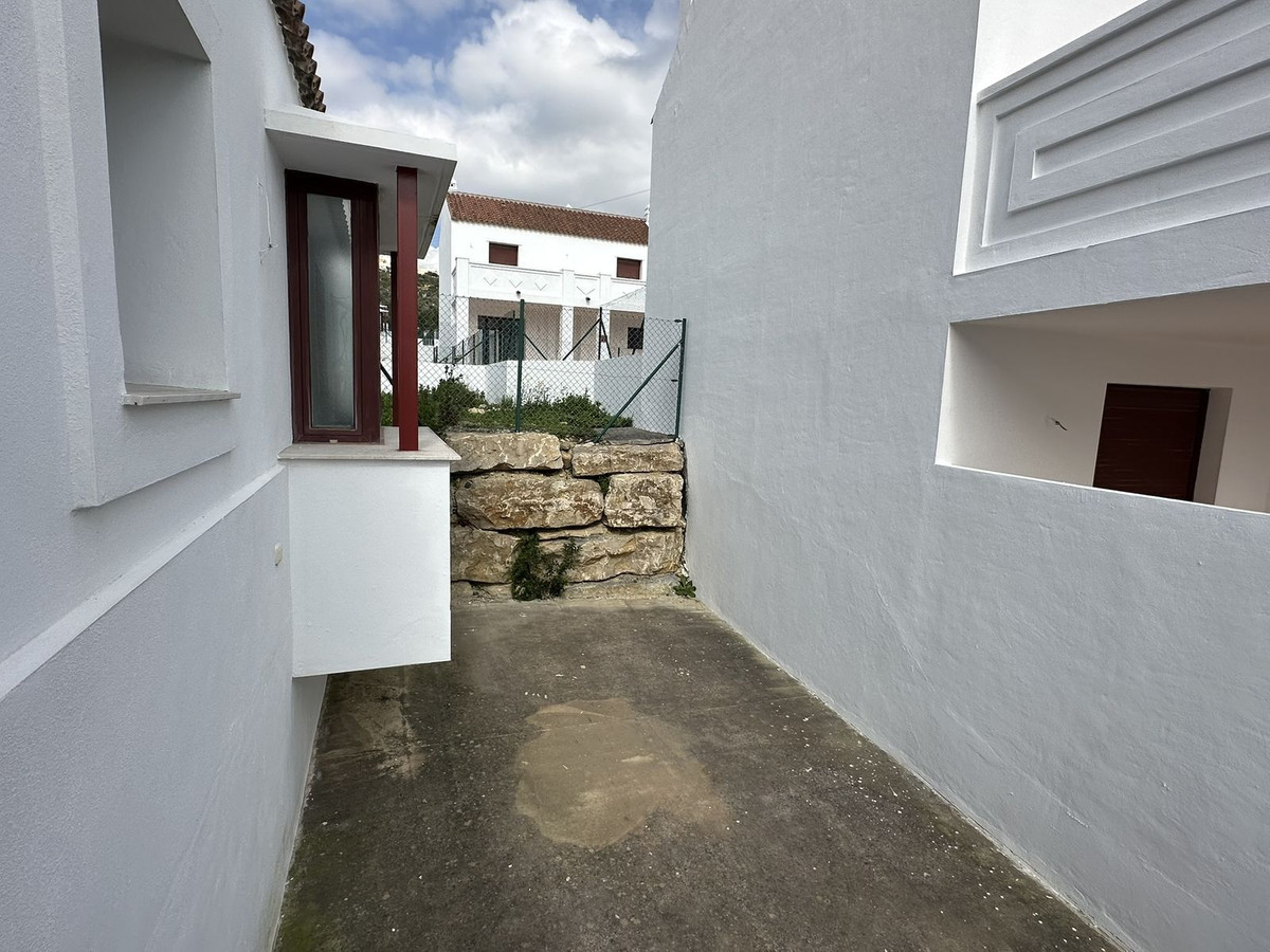 2 Bed Townhouse for sale in Doña Julia Costa Del Sol, Málaga, Spain