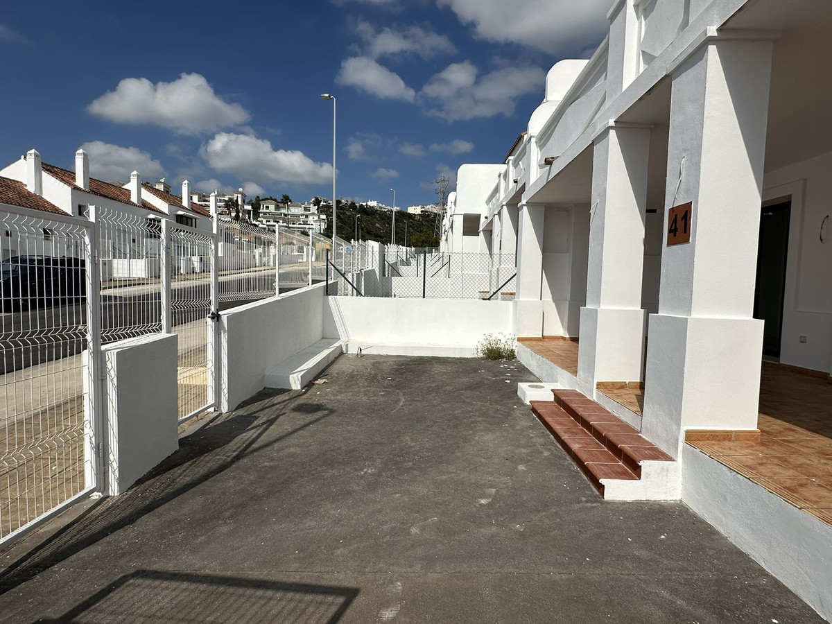 2 Bed Townhouse for sale in Doña Julia Costa Del Sol, Málaga, Spain