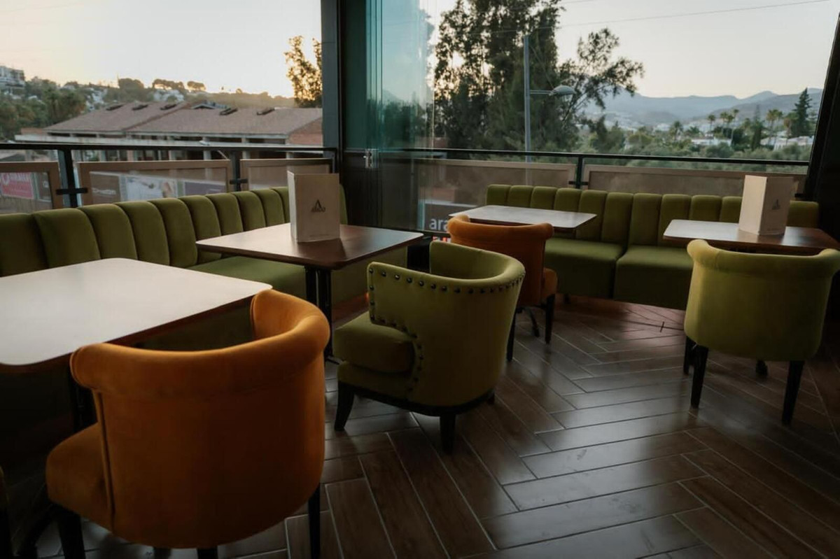 Commercial unit for sale in Nueva Andalucía Costa Del Sol, Málaga, Spain