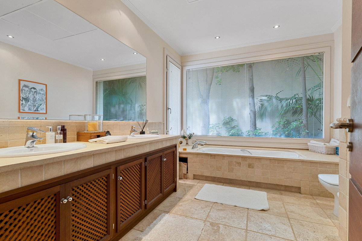 5 Bed Townhouse for sale in La Quinta Costa Del Sol, Málaga, Spain