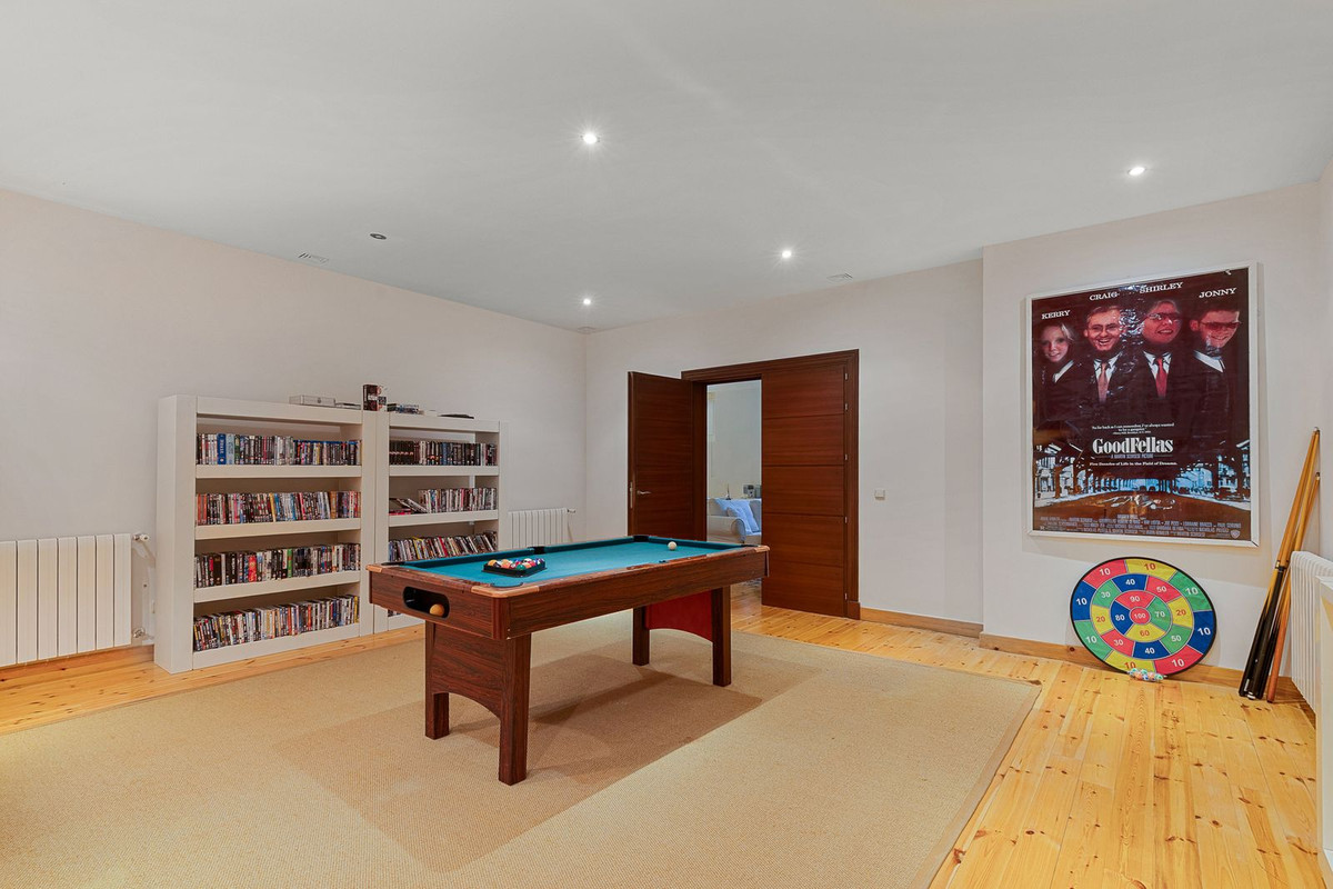 5 Bed Townhouse for sale in La Quinta Costa Del Sol, Málaga, Spain