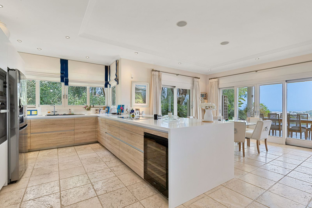 5 Bed Townhouse for sale in La Quinta Costa Del Sol, Málaga, Spain