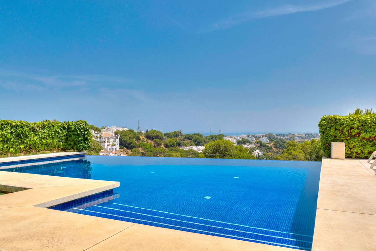 5 Bed Townhouse for sale in La Quinta Costa Del Sol, Málaga, Spain