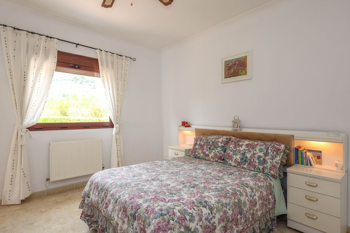 3 Bed Townhouse for sale in Casarabonela Costa Del Sol, Málaga, Spain