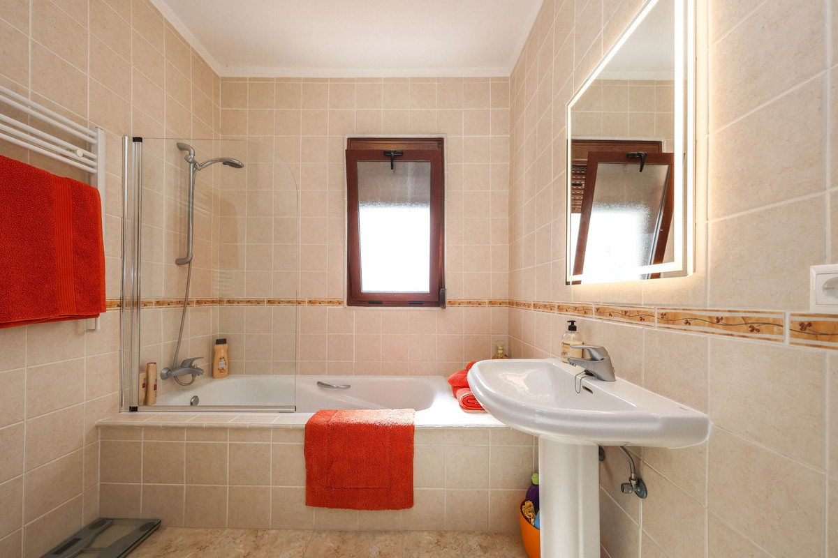 3 Bed Townhouse for sale in Casarabonela Costa Del Sol, Málaga, Spain