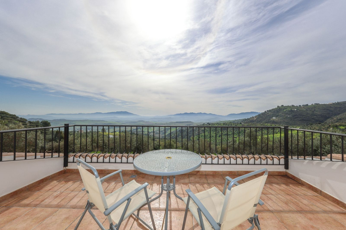 3 Bed Townhouse for sale in Casarabonela Costa Del Sol, Málaga, Spain