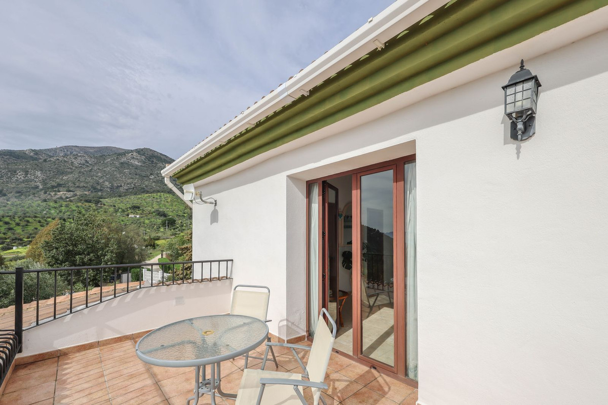 3 Bed Townhouse for sale in Casarabonela Costa Del Sol, Málaga, Spain