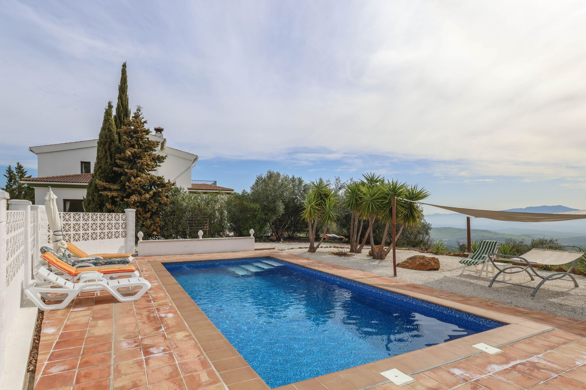 3 Bed Townhouse for sale in Casarabonela Costa Del Sol, Málaga, Spain
