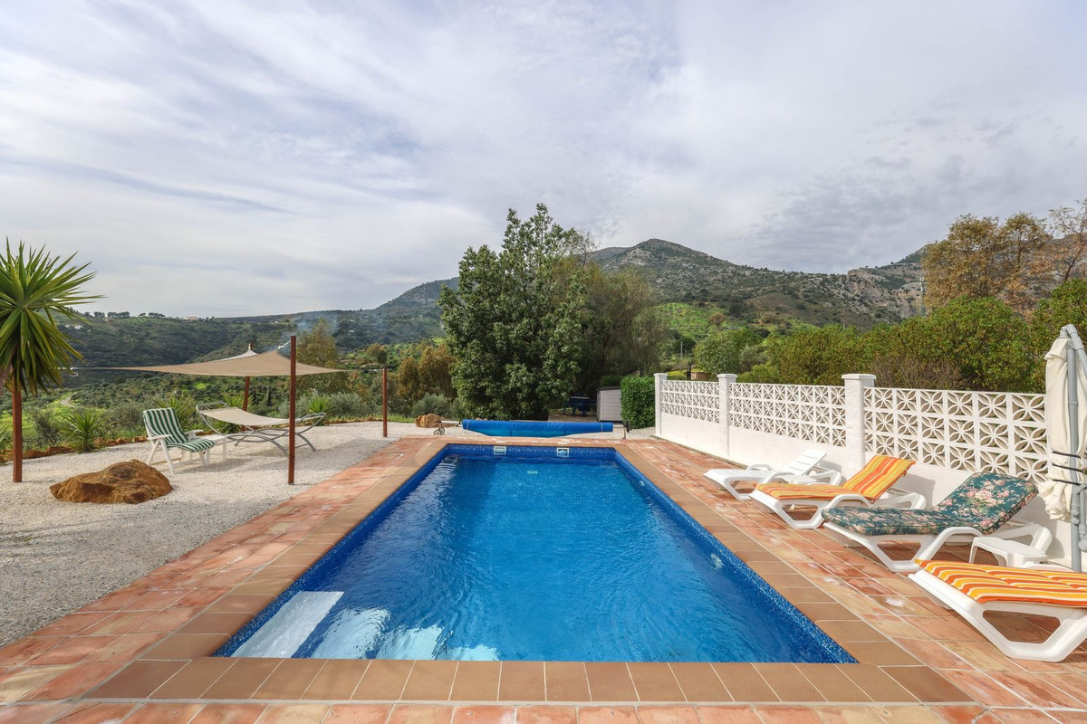 3 Bed Townhouse for sale in Casarabonela Costa Del Sol, Málaga, Spain