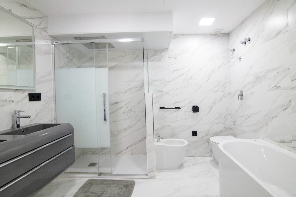 Se vende Apartamento Planta Media de 3 dormitorios en Costa Del Sol, Málaga, España