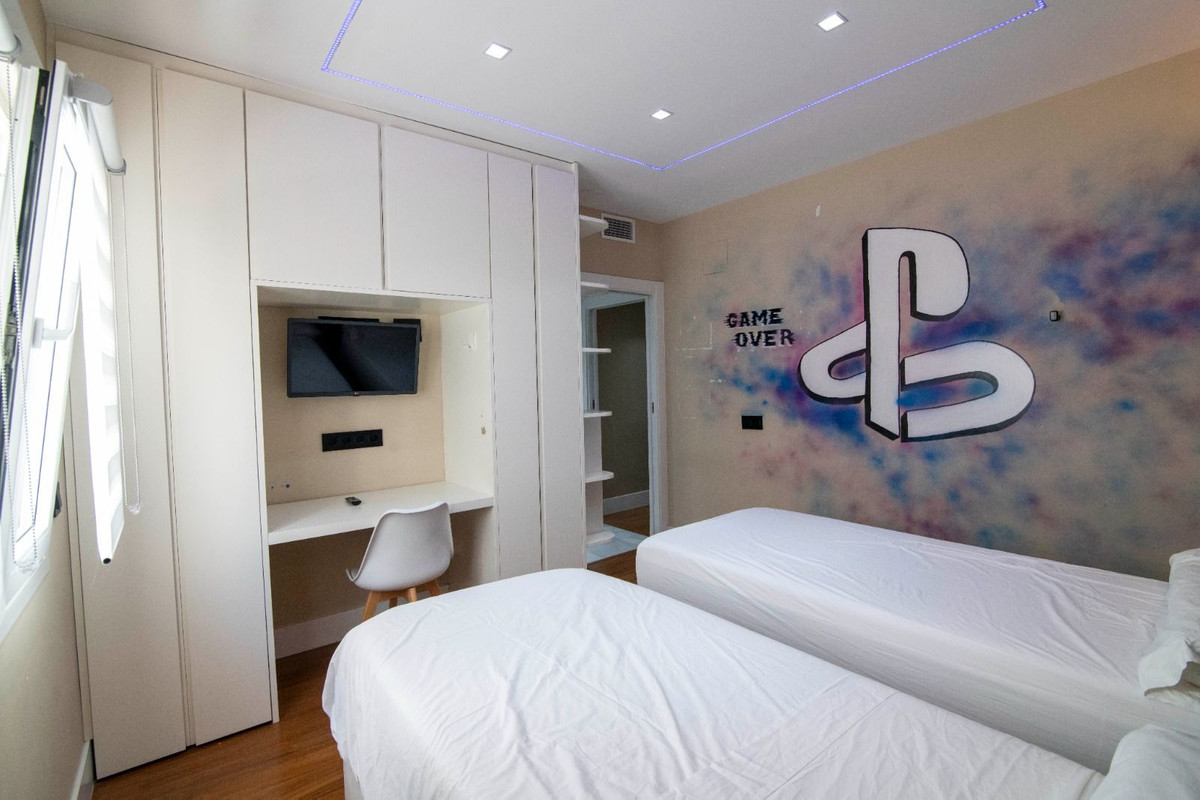 Se vende Apartamento Planta Media de 3 dormitorios en Costa Del Sol, Málaga, España