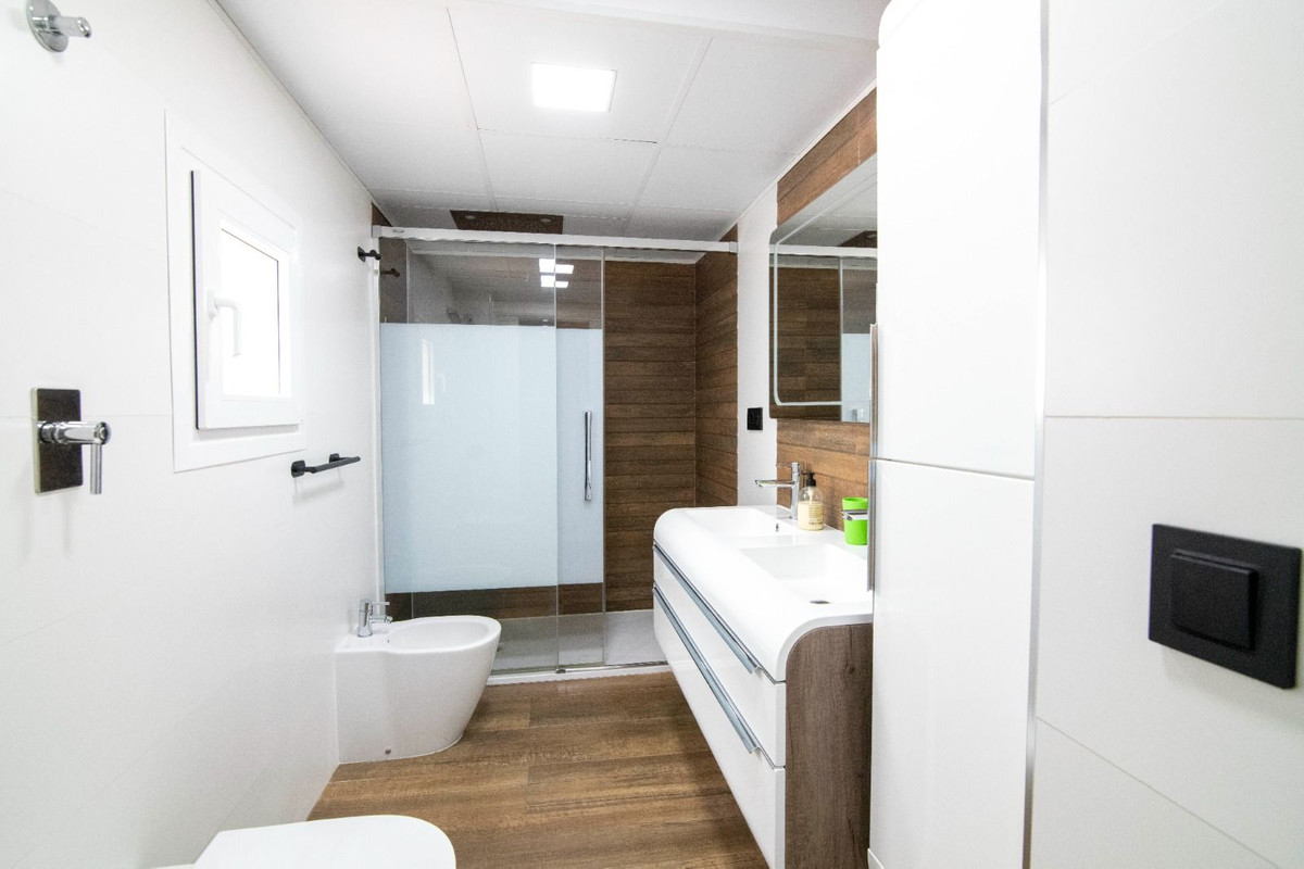 Se vende Apartamento Planta Media de 3 dormitorios en Costa Del Sol, Málaga, España