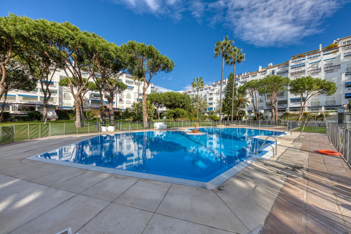 Se vende Apartamento Planta Media de 3 dormitorios en Costa Del Sol, Málaga, España