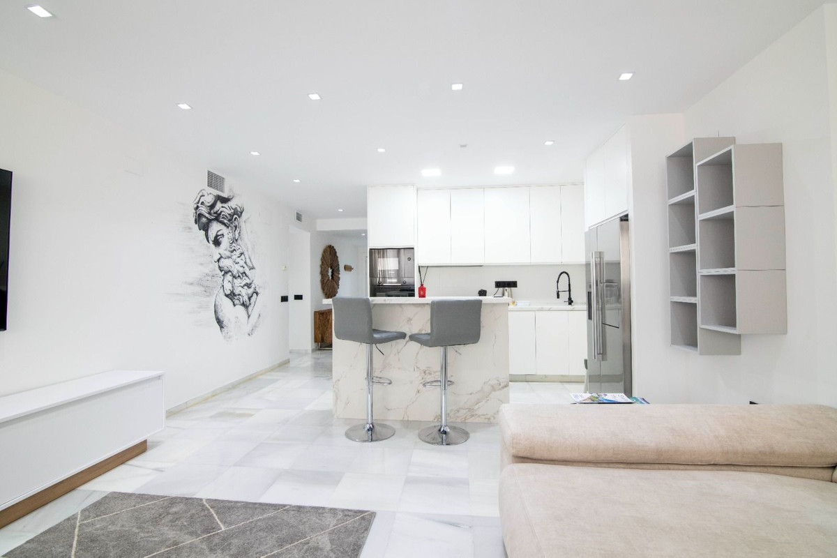 Se vende Apartamento Planta Media de 3 dormitorios en Costa Del Sol, Málaga, España