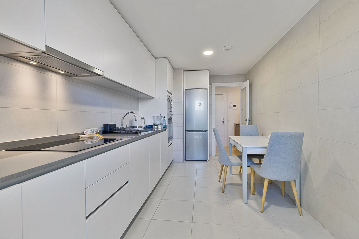 Se vende Apartamento Planta Media de 3 dormitorios en Costa Del Sol, Málaga, España