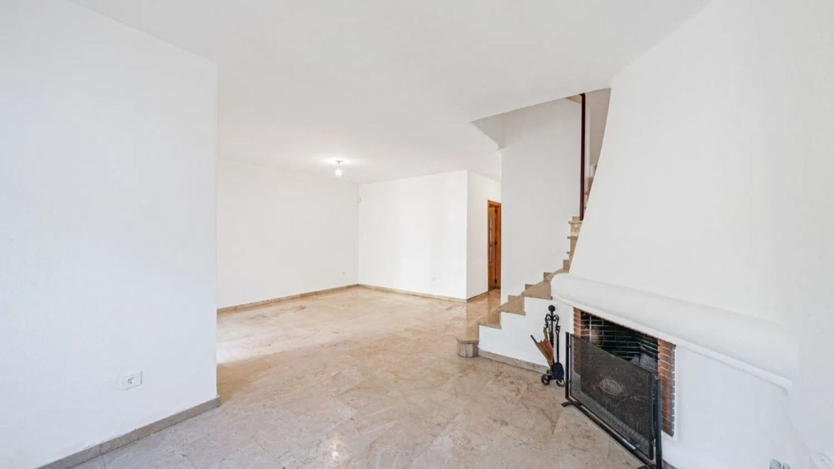 3 Bed Townhouse for sale in Estepona Costa Del Sol, Málaga, Spain