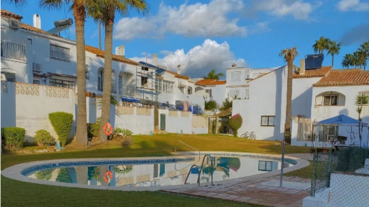 3 Bed Townhouse for sale in Estepona Costa Del Sol, Málaga, Spain