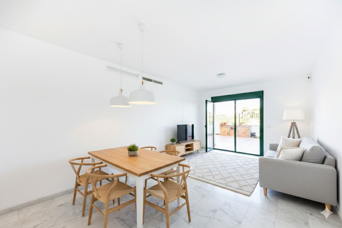Se vende Apartamento Planta Baja de 2 dormitorios en Costa Del Sol, Málaga, España