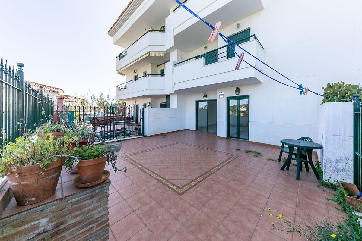 Se vende Apartamento Planta Baja de 2 dormitorios en Costa Del Sol, Málaga, España