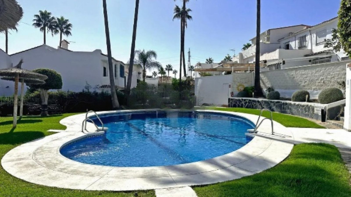 Se vende Pareada de 3 dormitorios en Costa Del Sol, Málaga, España