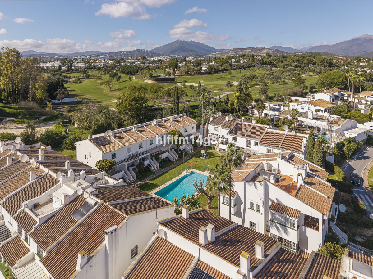 4 Bed Townhouse for sale in Nueva Andalucía Costa Del Sol, Málaga, Spain