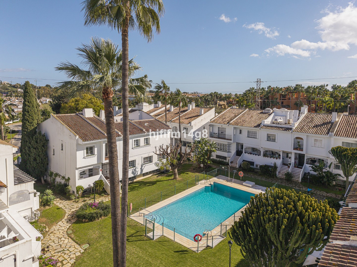 4 Bed Townhouse for sale in Nueva Andalucía Costa Del Sol, Málaga, Spain