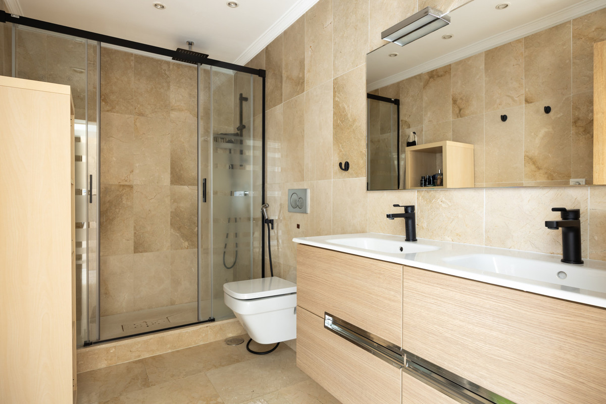2 Bed Apartment for sale in El Paraiso Costa Del Sol, Málaga, Spain