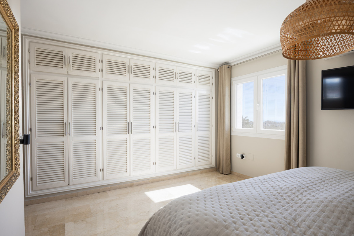 2 Bed Apartment for sale in El Paraiso Costa Del Sol, Málaga, Spain