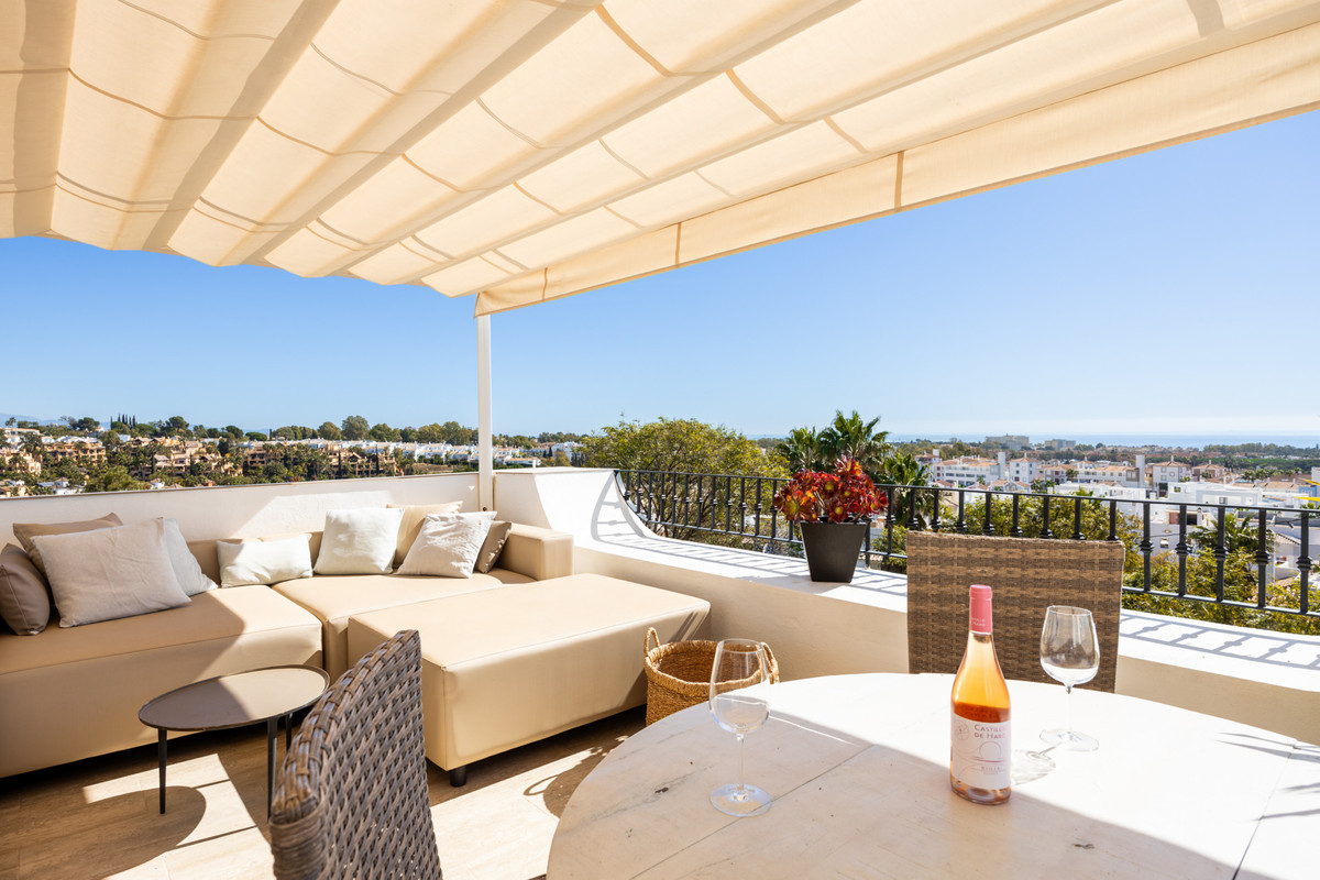 2 Bed Apartment for sale in El Paraiso Costa Del Sol, Málaga, Spain