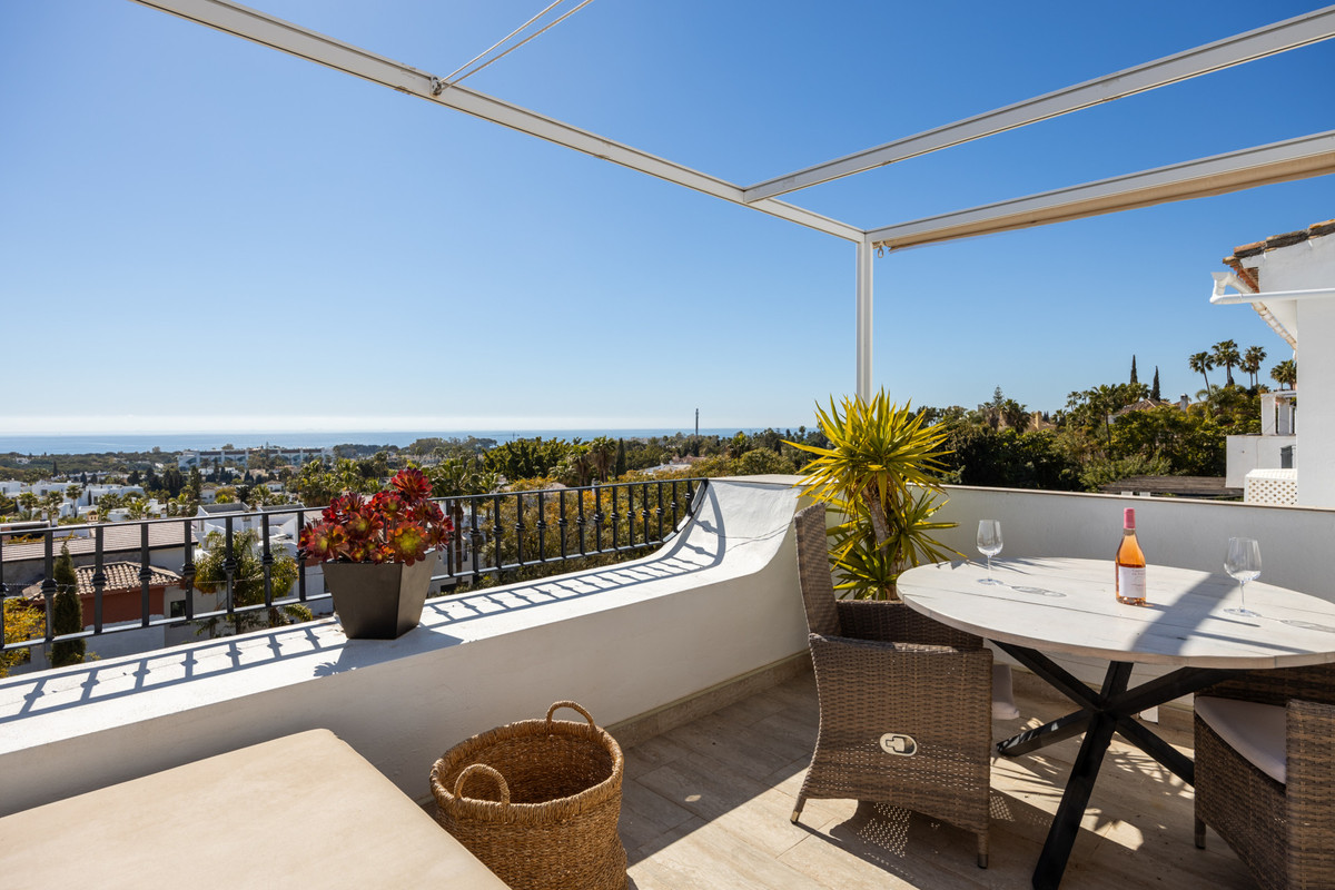 2 Bed Apartment for sale in El Paraiso Costa Del Sol, Málaga, Spain
