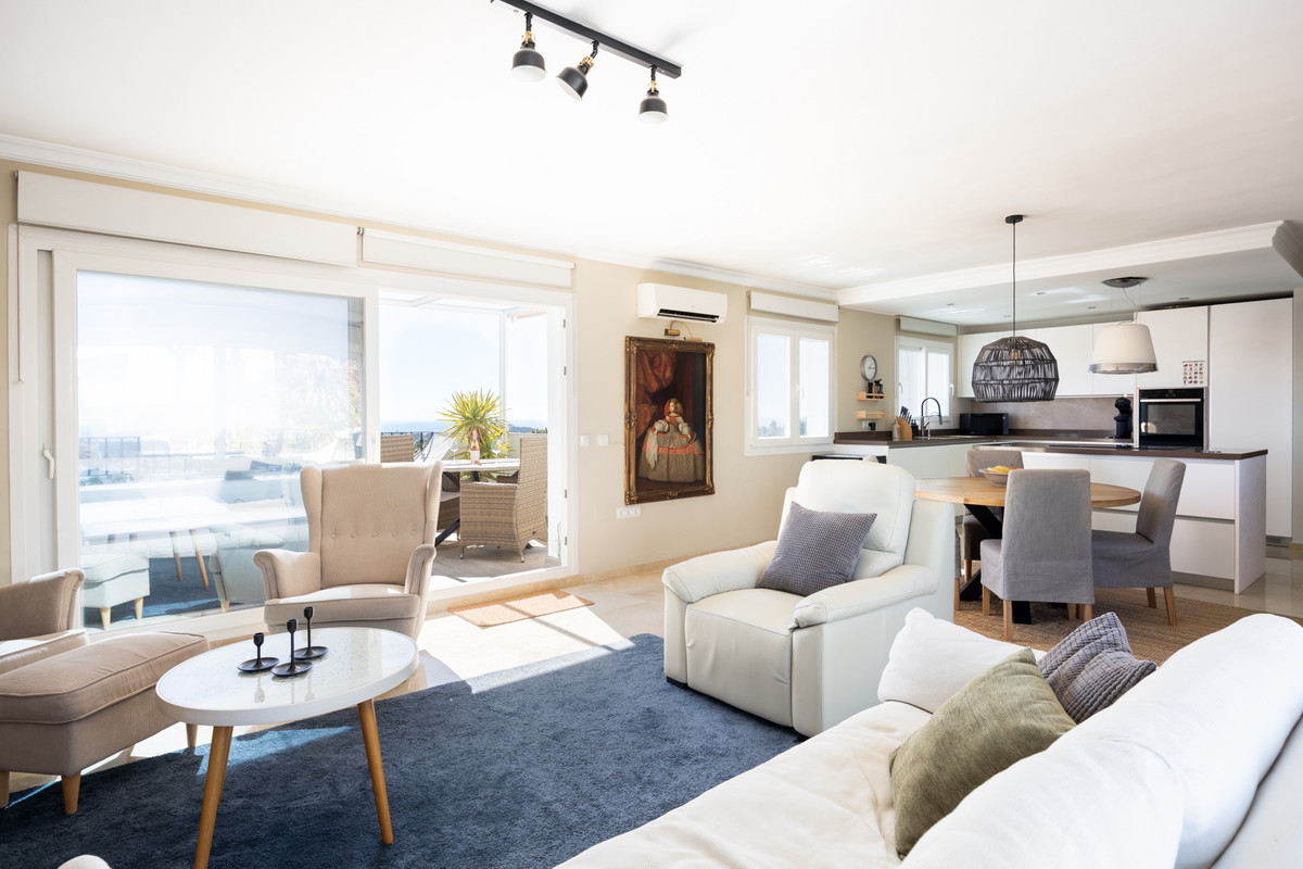 2 Bed Apartment for sale in El Paraiso Costa Del Sol, Málaga, Spain
